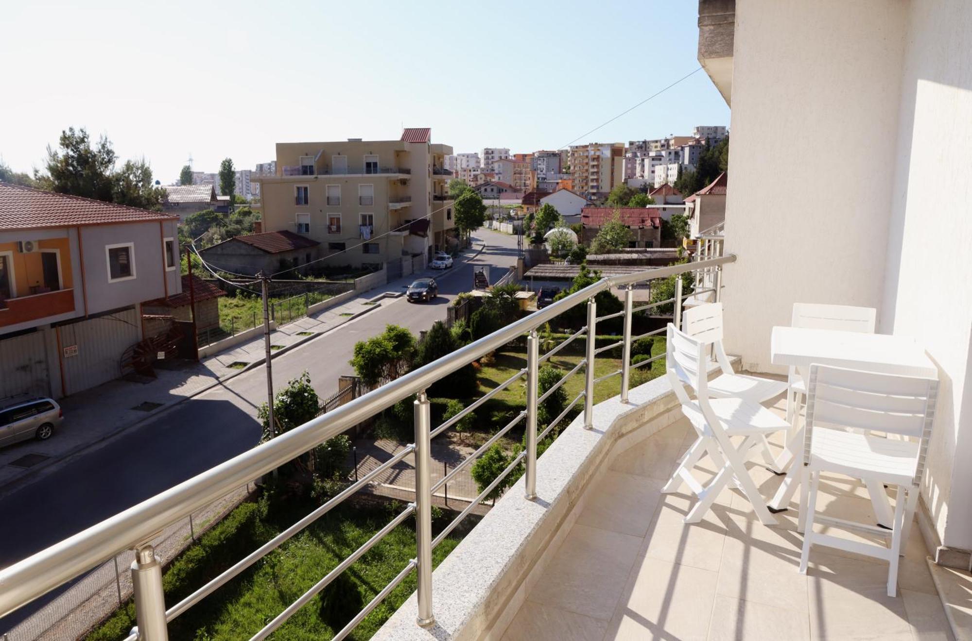 Rajmonda Apartment Lezhë Extérieur photo